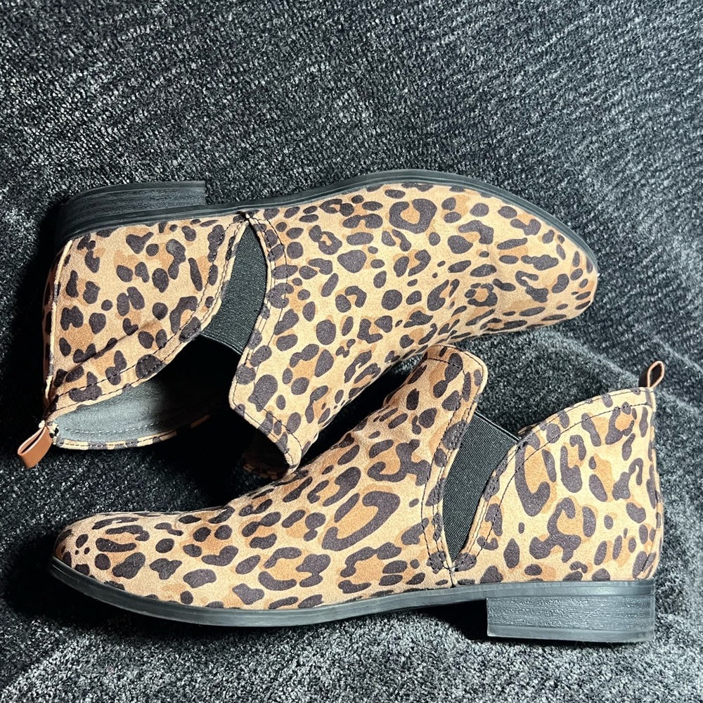 Dr. Scholl’s cheetah print boots. Size 8.5/9. Great condition